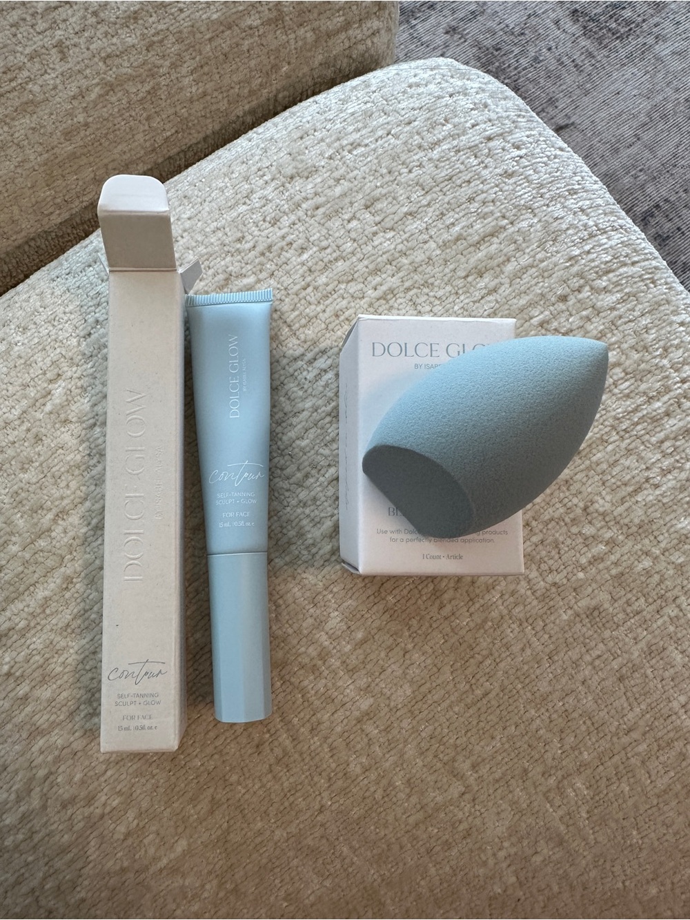 Contour Sculpting Cream with Light Blue Blending Sponge